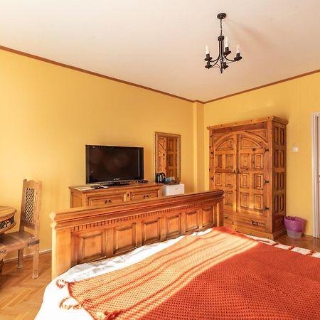 Corona Villa Hévíz Rum bild